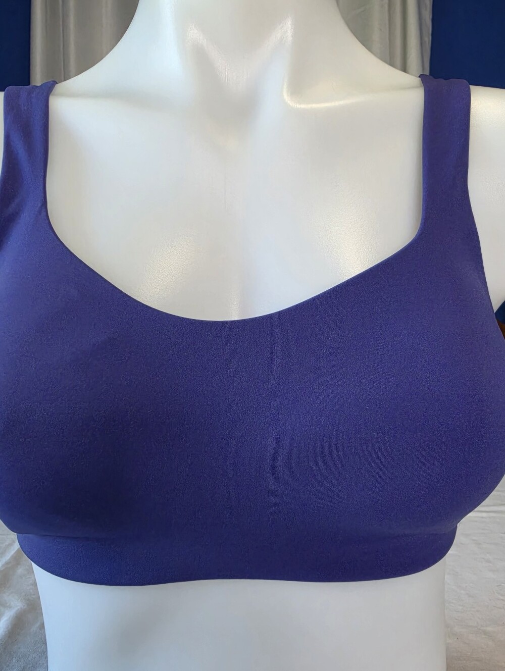 Huug Daily Embrace Indigo Bra Size S Seamless Padded Wireless Pullover MSRP $65